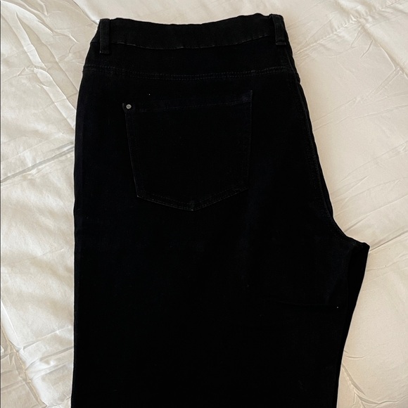 Santana Women's Classic Black Boot Cut Jeans - Never Worn - Picture 5 of 5